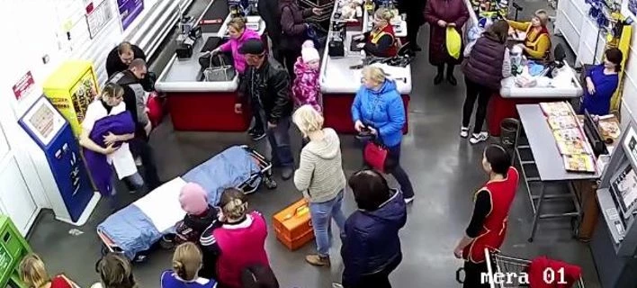 Ρωσία: Πήγε για ψώνια στο σούπερ μάρκετ, έφυγε με μωρό -Γέννησε στο ταμείο (βίντεο)